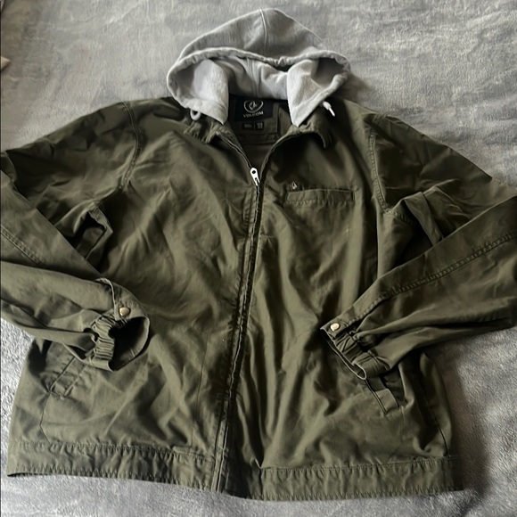 Volcom Green Lightweight Shirt Jacket with Rugged Fabric and Adjustable Cuffs - Picture 1 of 2